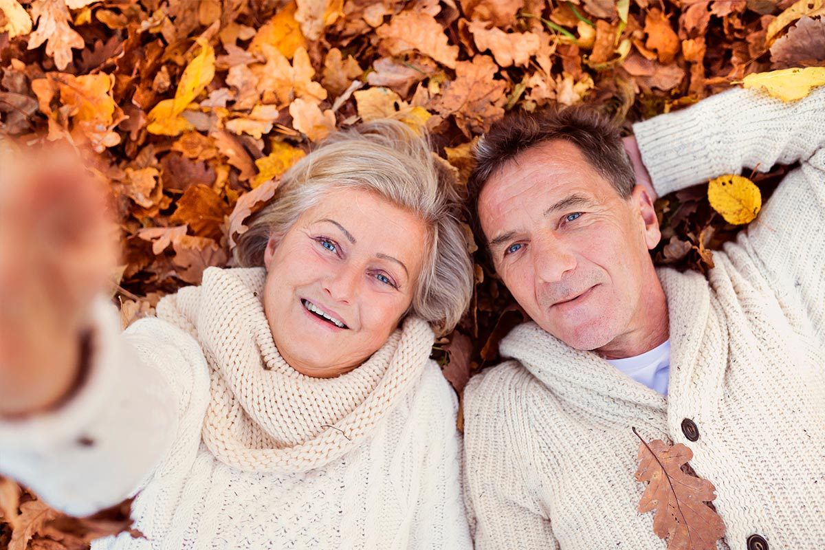 VL_senior_couple_selfie_fall_autumn_1200x800-1200x800.jpg